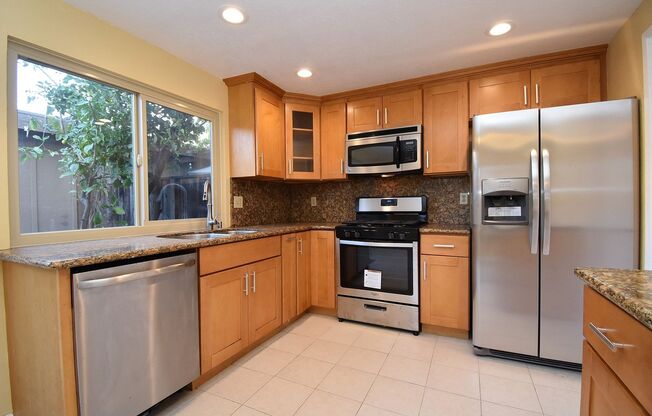 $3,150 / 3BR GORGEOUS REMODELED NORTH SAN JOSE TOWNHOUSE