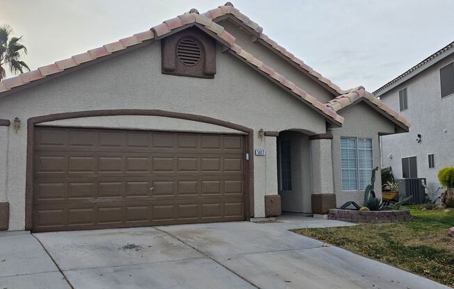 Beautifully kept 3 bedroom 2 bath single family home near the Centennial Hills area.