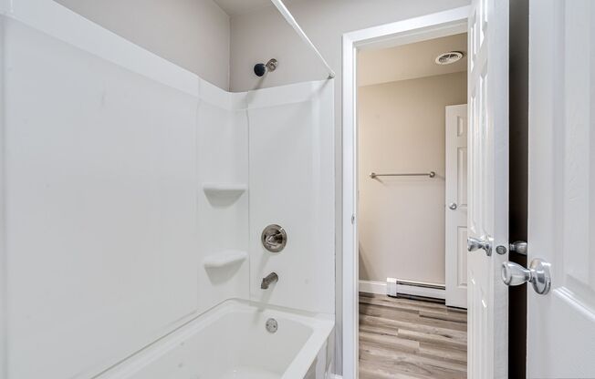 2 beds, 1.5 baths, 925 sqft, $1,199, Unit 3015 - E71