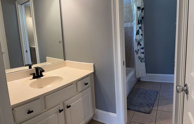 4 BED/2 BATH PRIVATE DECATUR ESTATE FOR LEASE IN DECATUR