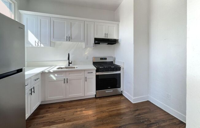 Sunset Apts...Gorgeous Newly Remodeled Apartments..CALL NOW!