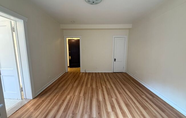 Studio, 1 bath, 295 sqft, $1,250, Unit Old King Edward 171