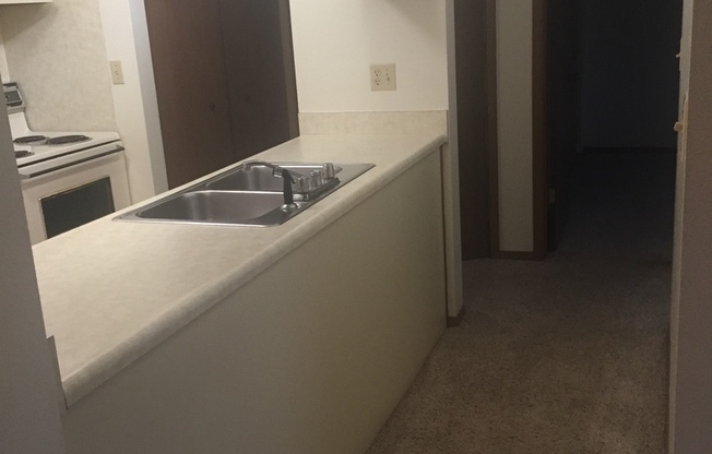 2 beds, 1 bath, $900