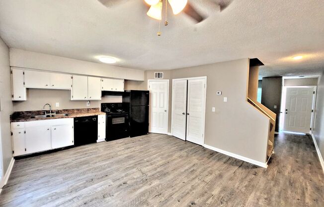 2 beds, 1.5 baths, 1,044 sqft, $950, Unit 7C