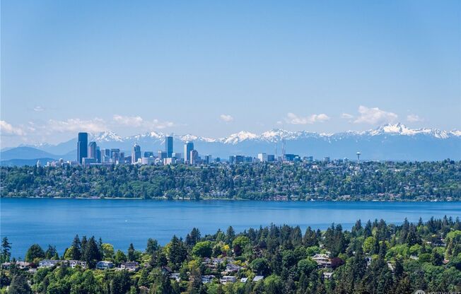 3Bd/2.5Ba Bellevue Condo