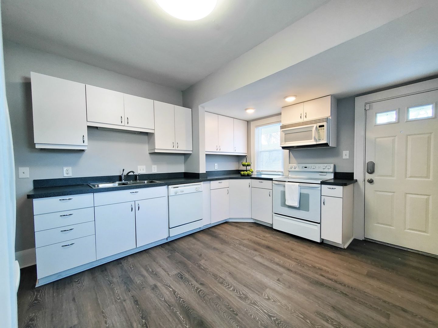 5 Bed - 2 Full Bath Cape Cod for Rent!