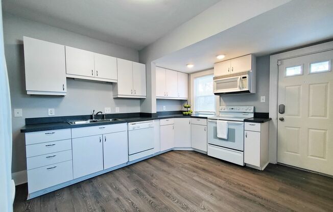5 Bed - 2 Full Bath Cape Cod for Rent!