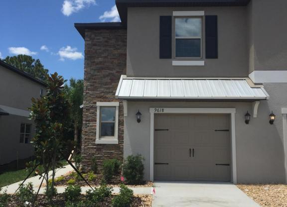 9618 PEMBROKE PNES DR