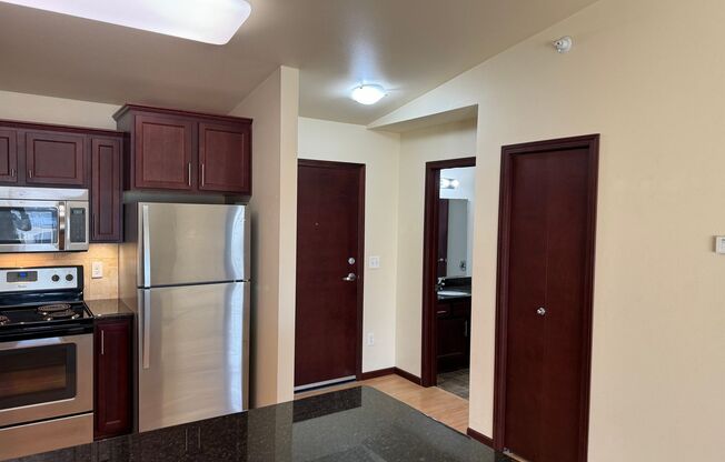 1 bed, 1 bath, 670 sqft, $1,020, Unit 5400-105