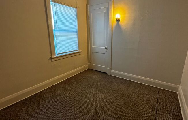 2 beds, 1 bath, 840 sqft, $750, Unit Lower