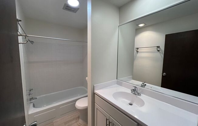 1 bed, 1 bath, 812 sqft, $1,250, Unit 101-213