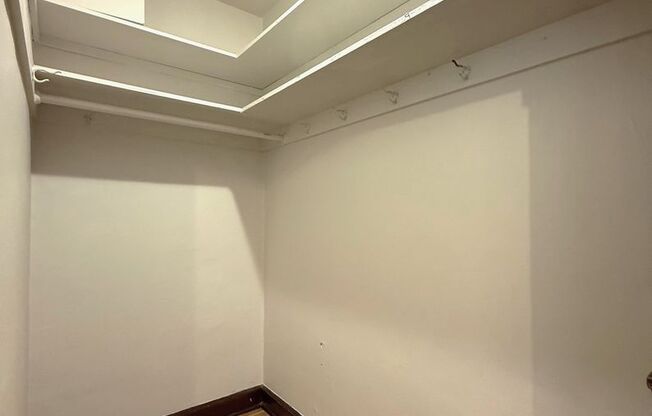 Studio, 1 bath, 330 sqft, $1,525, Unit 406