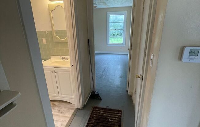 2 beds, 1 bath, $800