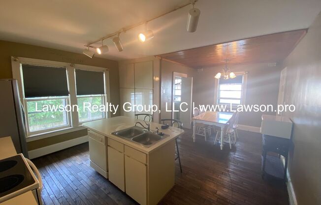 2 beds, 1 bath, 1,112 sqft, $1,295, Unit 928 2nd #5