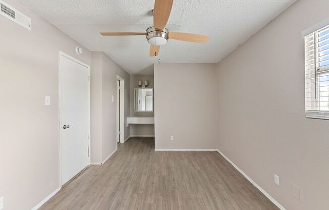 2 beds, 2 baths, 982 sqft, $1,099, Unit 218