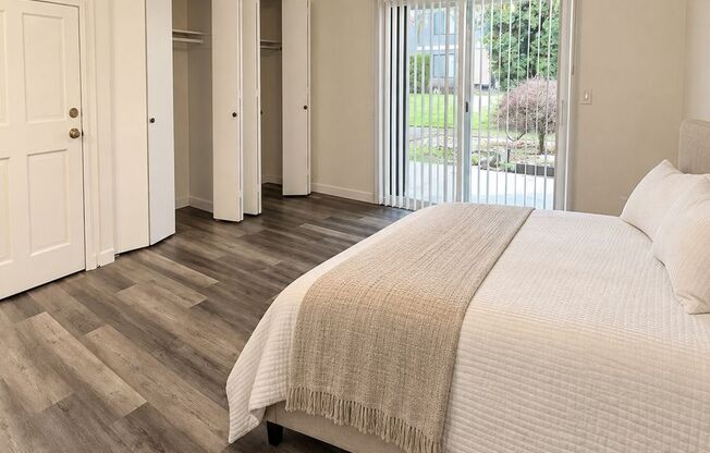 2 beds, 1 bath, 940 sqft, $1,350, Unit 37