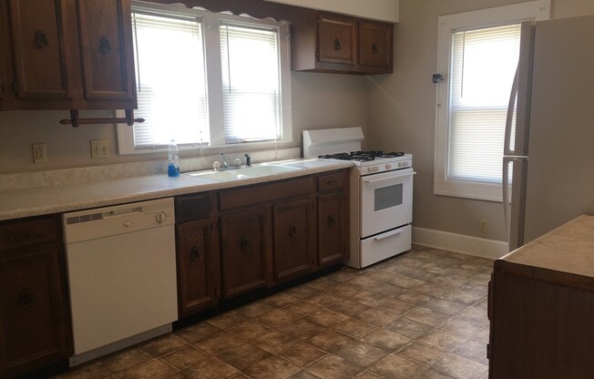 3 beds, 1 bath, $2,300