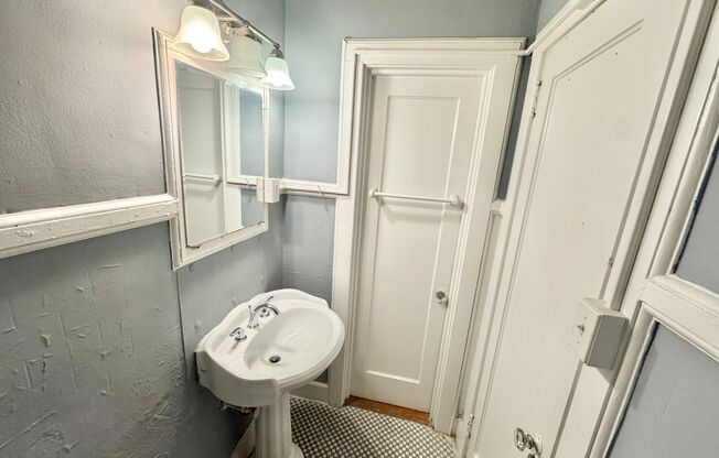 1 bed, 1 bath, $1,095, Unit 220