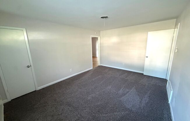 MOVE IN SPECIAL $500 OFF ON THE FIRST MONTH'S RENT! AVAILABLE NOW!!! Charming 4 bedroom 2 bath home in Dallas, TX