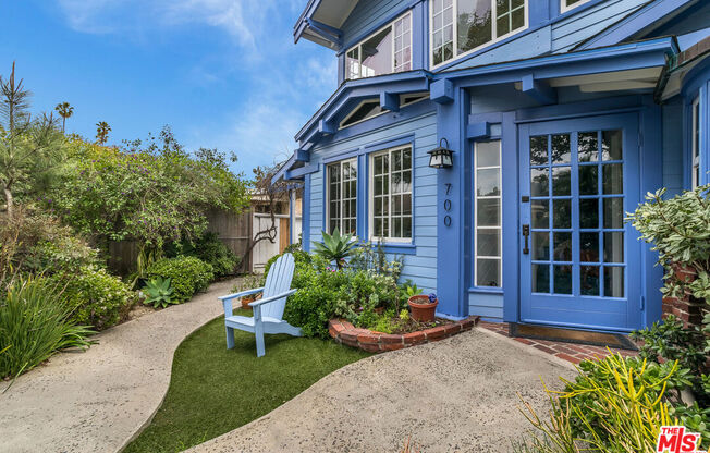 700 ANGELUS PL
