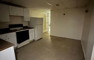 1 bed, 1 bath, $650, Unit B10