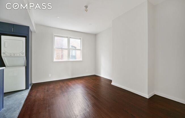 2 beds, 1 bath, $4,500, Unit 1