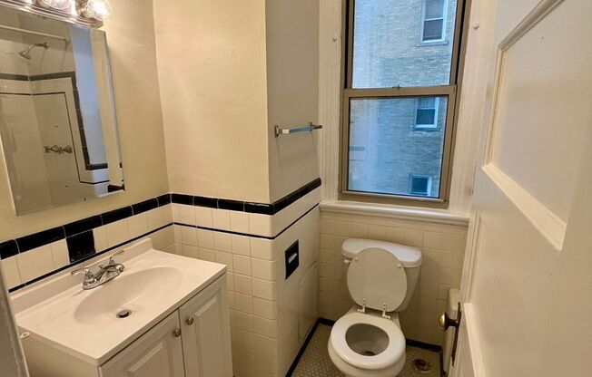 1 bed, 1 bath, $1,050, Unit 325