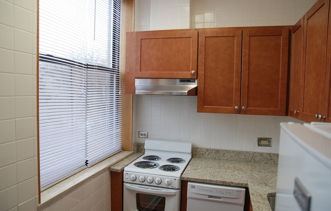 Studio, 1 bath, 300 sqft, $1,595, Unit 620-206