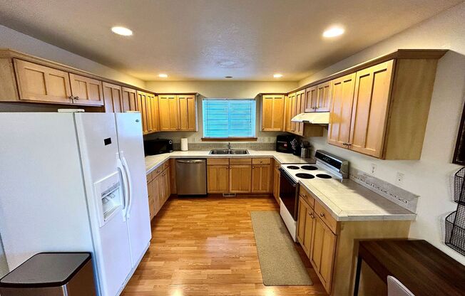 Charming 4 Bed/2.5 Bath Retreat!