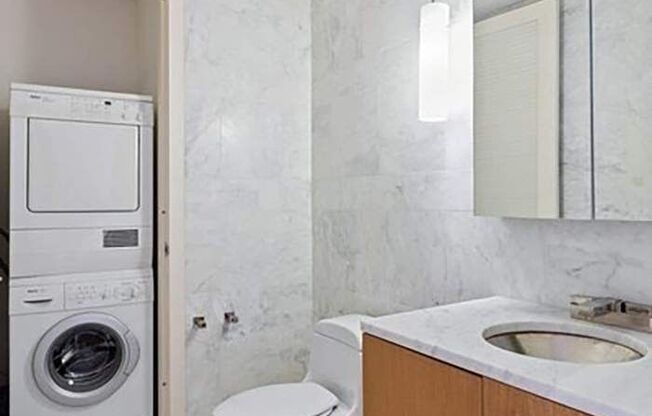 1 bed, 1.5 baths, 850 sqft, $5,650, Unit 17A