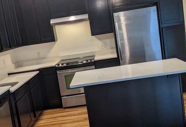 1 bed, 1 bath, 705 sqft, $1,230, Unit 305