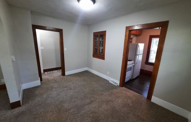 2 beds, 1 bath, $1,095