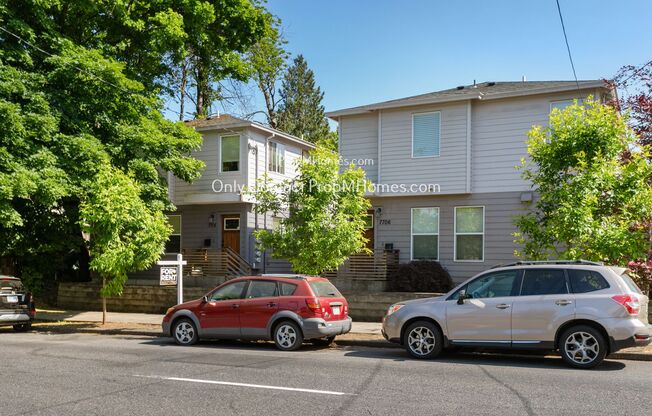 2 beds, 1.5 baths, $1,949, Unit 7712 SE Washington Street