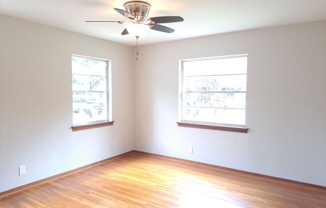 Cute 2 bedroom, 1 bath with a great backyard!