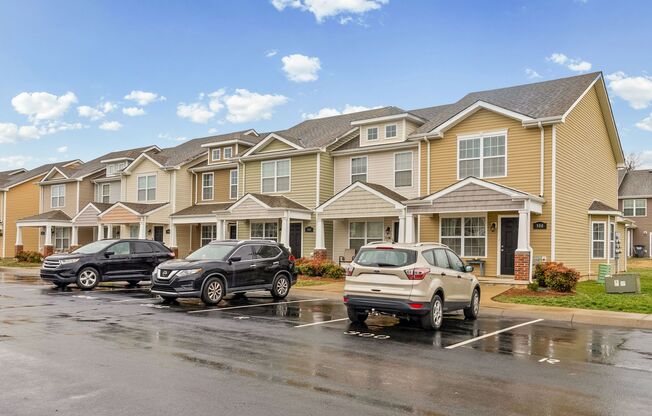 2 Bedroom Pet Friendly Condo For Rent Near Beachaven Vineyard!