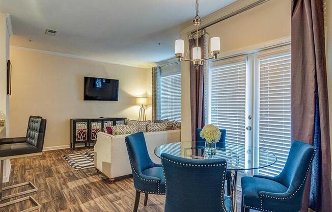 Contemporary Manchester Place Dining Room in Lithia Springs Rental Homes