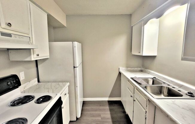 1 bed, 1 bath, 736 sqft, $675