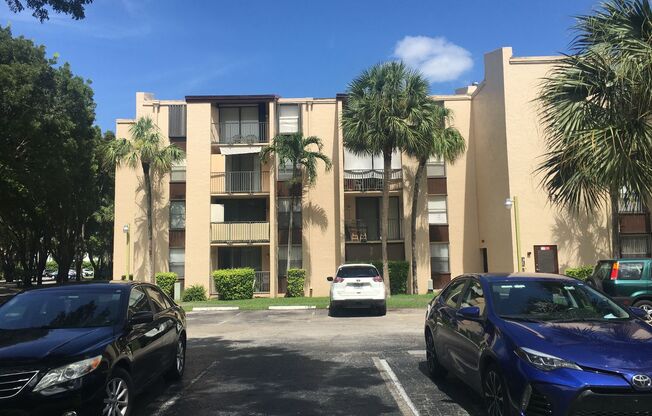 PROMENADE AT KENDALE LAKES - 1 BEDROOM /1 BATHROOM - $1,700