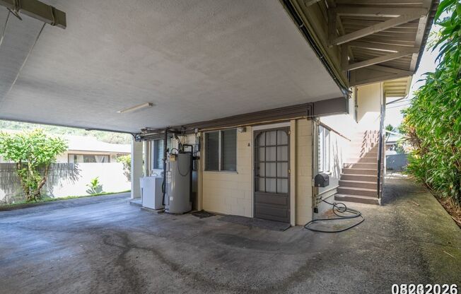 $2000 / 2 Bed / 1 Bath / 1 Parking IN KALIHI