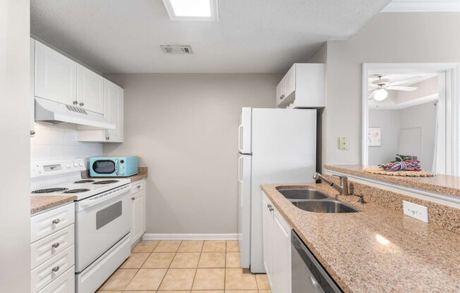 Beautiful One Bed One Bath Green Hills Condo