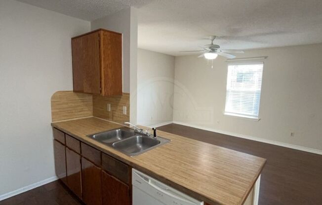 2 beds, 1 bath, $795, Unit 810 N. 5th St Unit B