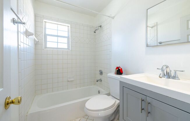 2 beds, 1 bath, $1,355.95, Unit 10