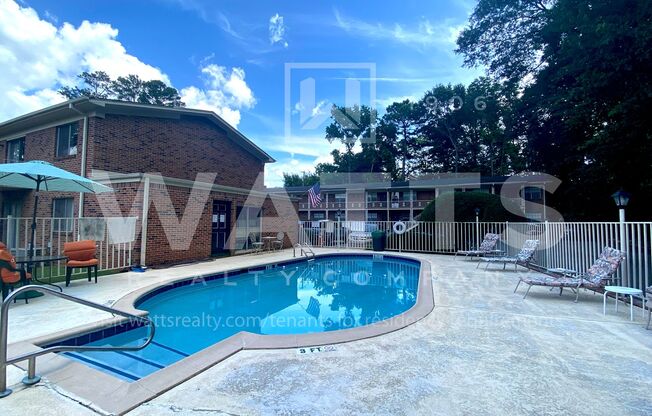 2 beds, 1.5 baths, 705 sqft, $810, Unit 34