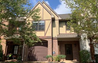 Luxurious Townhouse in Auburn!