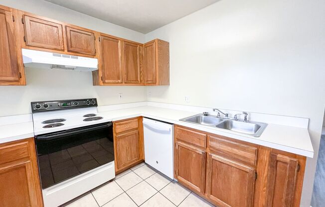 2 beds, 2.5 baths, $1,600, Unit Unit 4