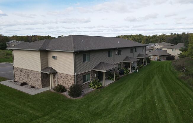 2 beds, 1 bath, 963 sqft, $1,365, Unit RT 7008-33