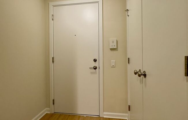 2 beds, 1 bath, 913 sqft, $1,299, Unit 411 Unit 204