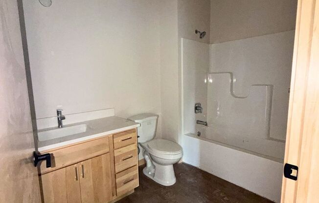 2 beds, 2 baths, 1,052 sqft, $2,645, Unit 200