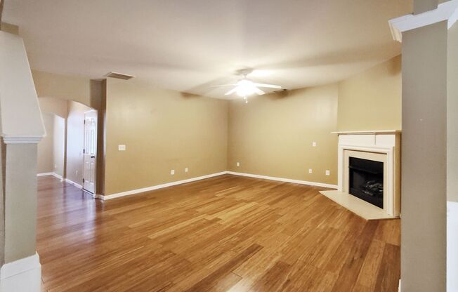 3/2.5 Townhome in Ellison Lake in Kennesaw/ Welcome Students!