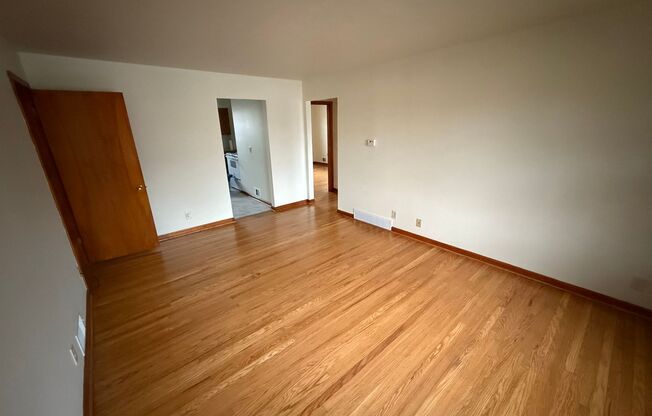 Spacious 2 Bedroom Apartment in Excellent Location